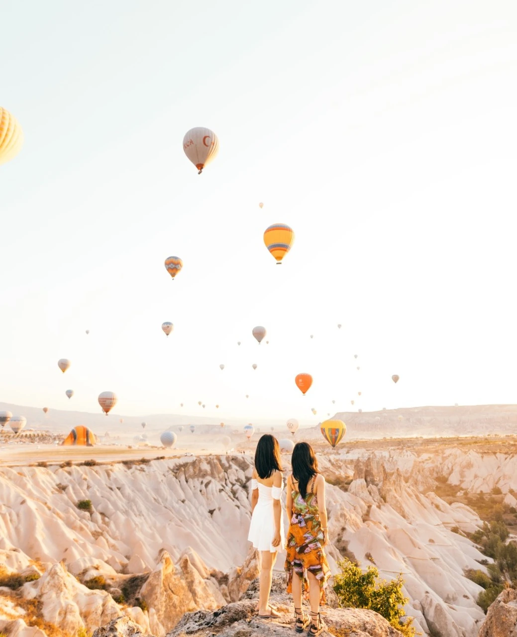 Sesión de Fotos con Vestido Volador en Capadocia al Amanecer